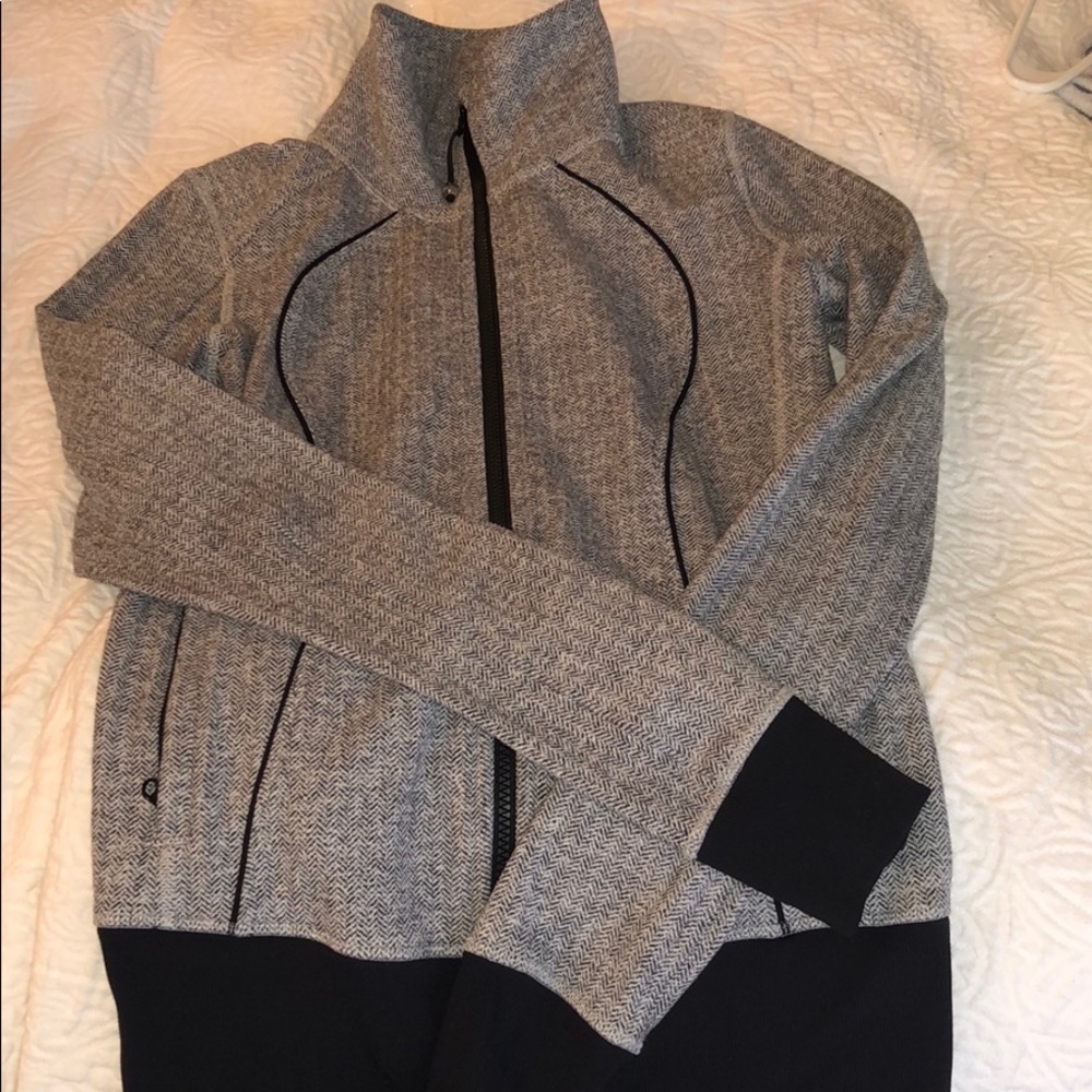 Lululemon zip up - black and white size 8